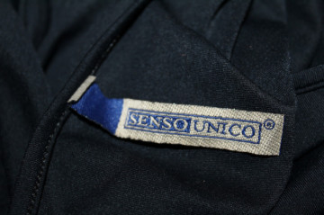 Bluza neagră Senso Unico cu croială asimetrică – retro anii ’90 - Img 7