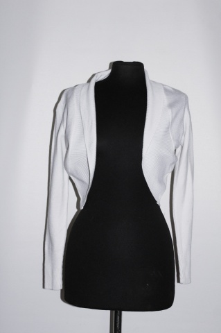 Bolero alb tricotat – croială scurtă, stil minimalist