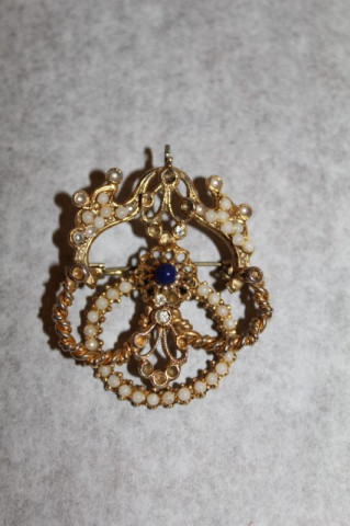 Brosa - pandativ cu ornament central albastru perioada edwardiana cca. 1900