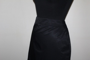 Fustă neagră clasică H&M – croială elegantă cu finish satinat - Img 3
