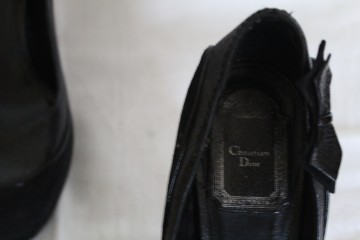 Pantofi cu platformă negri Dior – piele naturală vintage, toc înalt și ornament lateral - Img 4