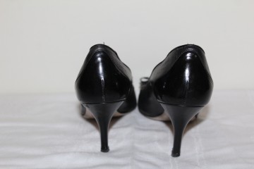 Pantofi negri Salvatore Ferragamo – piele naturală lăcuită cu fundiță și logo argintiu - Img 6
