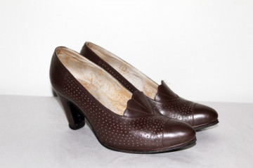 Pantofi vintage maro cu perforatii anii '40