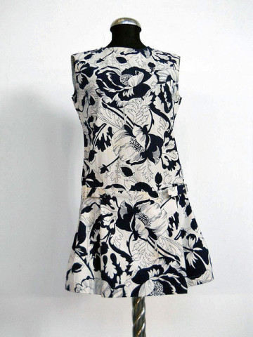 Rochie cu pantalonasi si print floral vintage anii '60