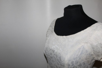 Rochie de seara din dantela ivoire anii '50