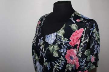 Rochie print trandafiri pe fond negru anii '80