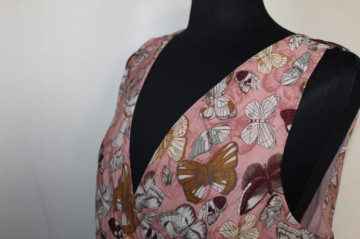 Rochie roz cu fluturi colorați – vibe retro anii ’70 - Img 4