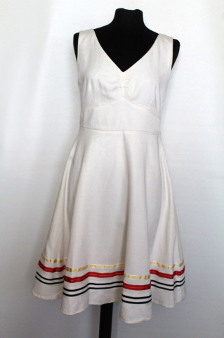 Rochie vintage albă stil nautic anii ’70 – bumbac și satin, detalii grosgrain