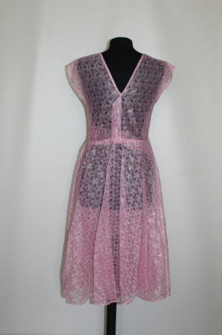 Rochie vintage din dantelă roz cu fir argintiu – anii ’70 - Img 6