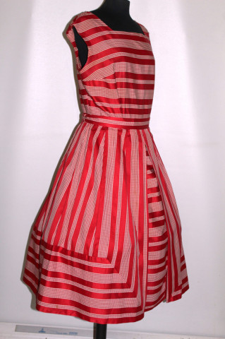 Rochie vintage F.C. Arad anii 50 - Img 5