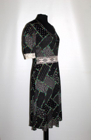Rochie vintage inserții dantelă anii ’70 – floral pe fond negru, boho-chic - Img 4