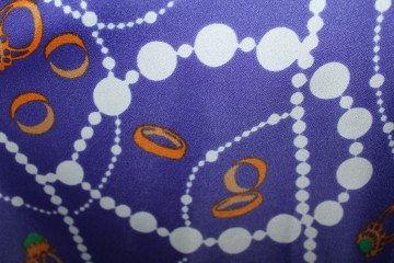 Rochie violet print bijuterii anii ’70 – mătase artificială, vintage chic - Img 6