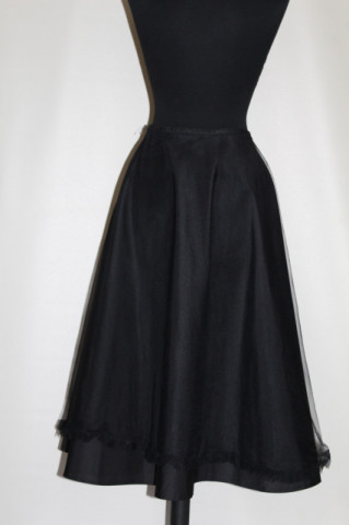 Fustă din tulle negru anii ’90 – volum, dinamism și spirit retro - Img 4