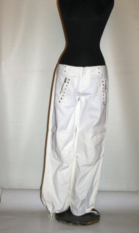 Pantaloni bufanți albi – retro anii ’90