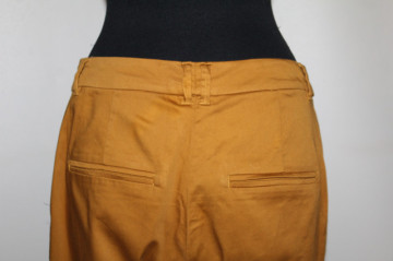 Pantaloni capri muștar