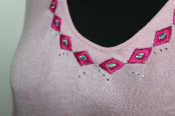 Pulover roz cu broderie fucsia — repro anii ’60, tricot fin  - Img 4