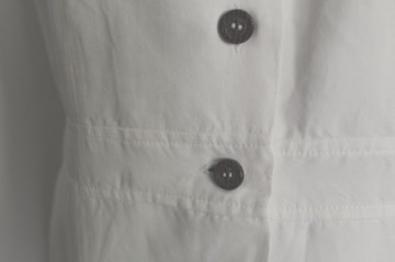 Rochie albă nasturi stamp șopârlă anii 80