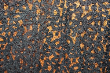 Rochie de ocazie din dantelă neagră – anii ’60, contrast portocaliu - Img 8