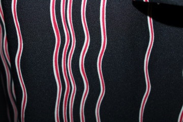 Rochie dungi rosii pe fond negru anii '70