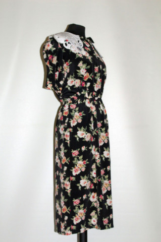 Rochie neagra vintage cu guleraș alb print floral anii '80 - Img 3