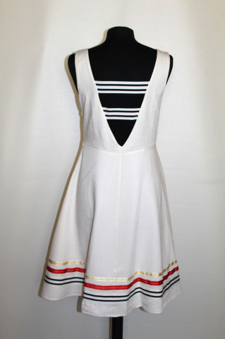Rochie vintage albă stil nautic anii ’70 – bumbac și satin, detalii grosgrain - Img 2