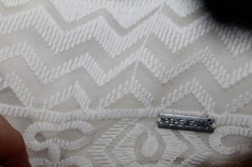 Salopetă Pepe Jeans – batist ivory cu broderie - Img 7