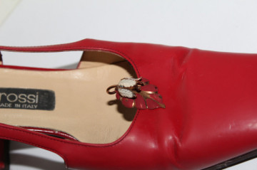 Shoe clip vintage din alamă și email – anii ’50‑’60, ornament frunză și floare - Img 6