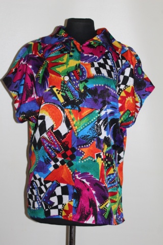 Bluză multicoloră cu print geometric – anii ’90, croială lejeră