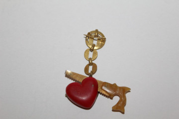 Broșă vintage „Inimă și fierăstrău” – Fraternity Pin anii ’40 - Img 3