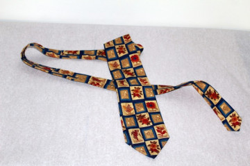 Cravata Yves Saint Laurent flori in chenar
