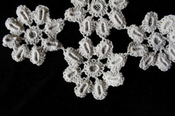 Crochet dantelă trei flori anii 60