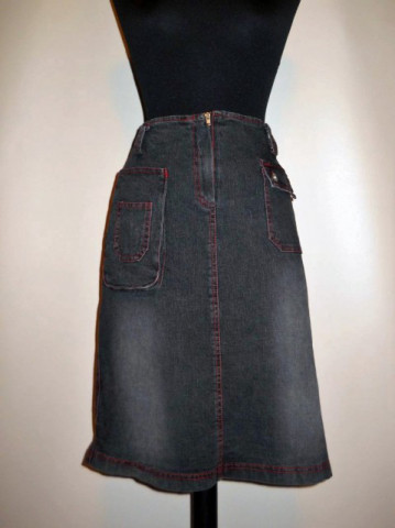Fusta neagra din jeans cu cusaturi rosii anii '90