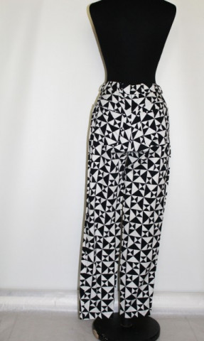 Pantaloni alb cu negru "Escada"