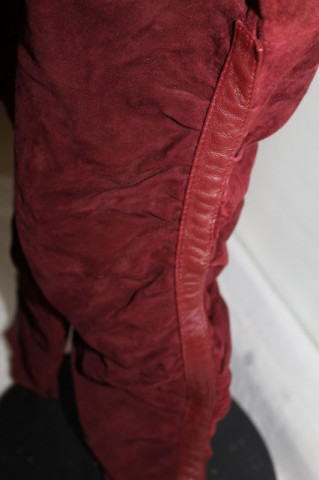 Pantaloni din piele întoarsă Gianni Versace anii 80