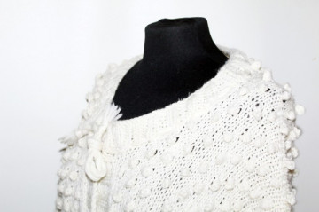 Pulover crem bumbisori anii '70