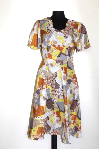 Rochie vintage cu print floral și geometric – anii ’70, tonuri galben-portocaliu