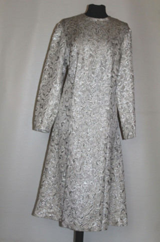 Rochie vintage de ocazie din brocart argintiu – anii ’60