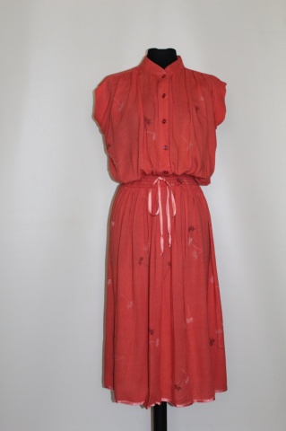 Rochie vintage din mătase naturală cărămizie cu flori – anii ’70
