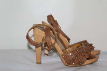 Sandale retro cu franjuri Just Cavalli – vintage rock chic