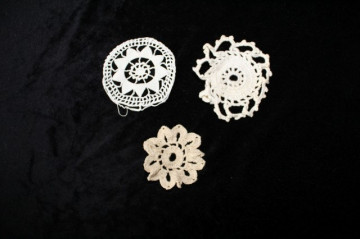 Set trei ornamente florale dantela anii '30 - '60