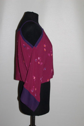 Bluza Goody‑Goody anii ’70 – chiffon vișiniu cu print floral - Img 3