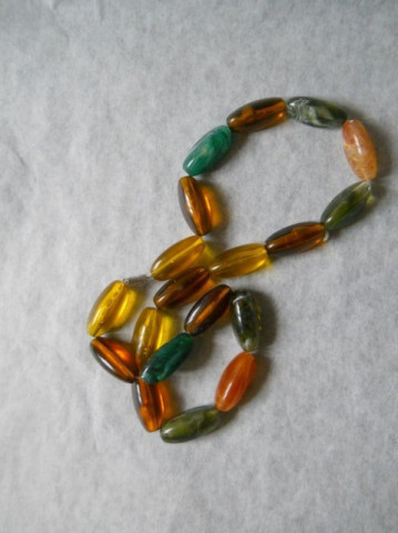 Colier vintage galben, maro si verde anii '60