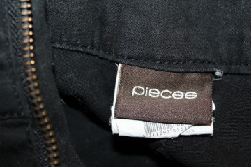 Jeans negru Pieces din denim subțire cu talie înaltă – skinny fit - Img 4