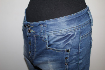 Pantaloni scurți jeans aplicații ținte repro anii 70
