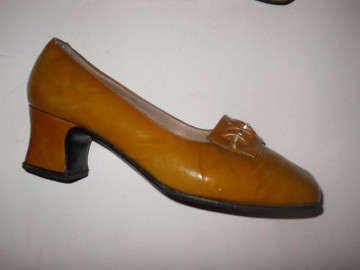 Pantofi lac mustar anii '60
