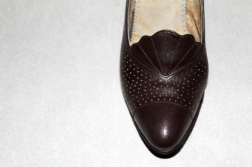 Pantofi vintage maro cu perforatii anii '40