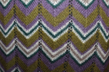 Rochie tricotată ajurată violet-oliv – repro anii ’70, stil retro lejer - Img 6