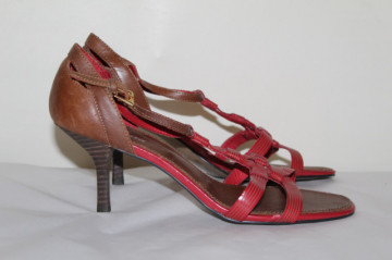 Sandale roșu și maro Bata