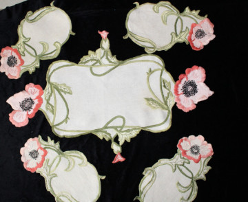 Set de 5 piese de masă brodate manual – in grej, floral anii ’20 - Img 3