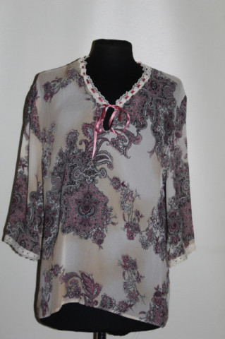 Bluza vintage din chiffon cu print paisley roz pe fond alb‑bej – anii ’90